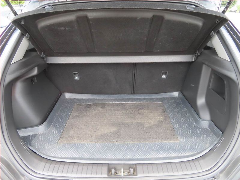 Hyundai Kona (2019) Family 1.0 T-GDI, Serv.kniha - fotka 13 z 19