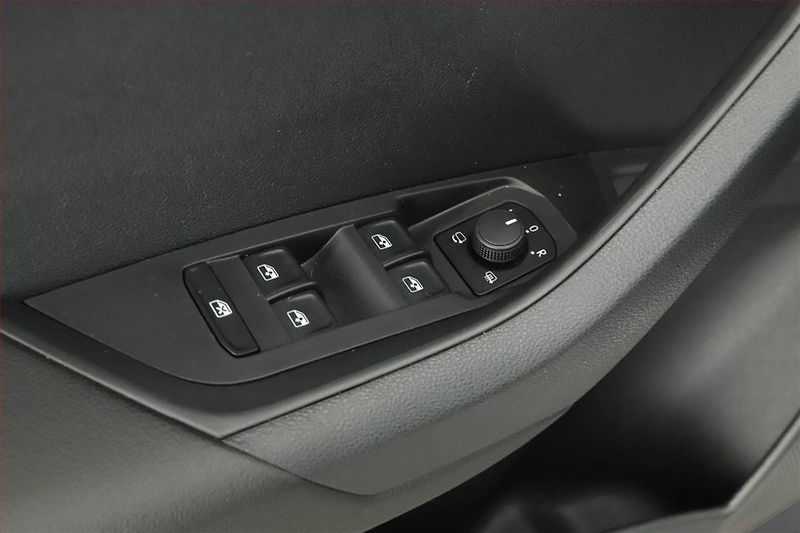 Škoda Karoq (2024) 2.0 TDI, Drive, FullLed - fotka 16 z 16