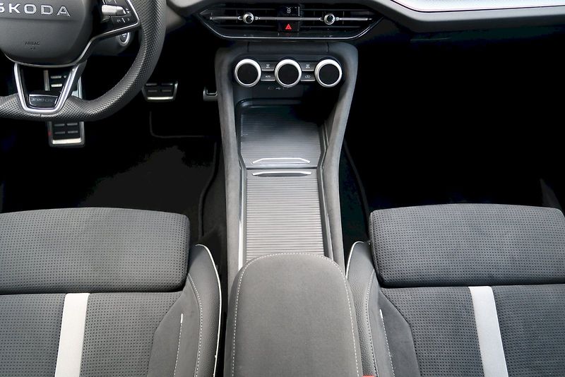 Škoda Kodiaq (2025) SportLine 2,0 TDi/110 kW DSG - fotka 10 z 32