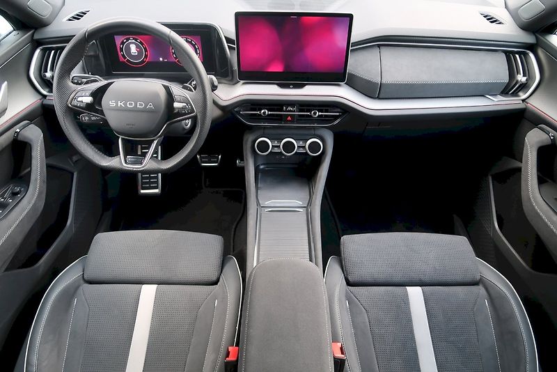 Škoda Kodiaq (2025) SportLine 2,0 TDi/110 kW DSG - fotka 12 z 32