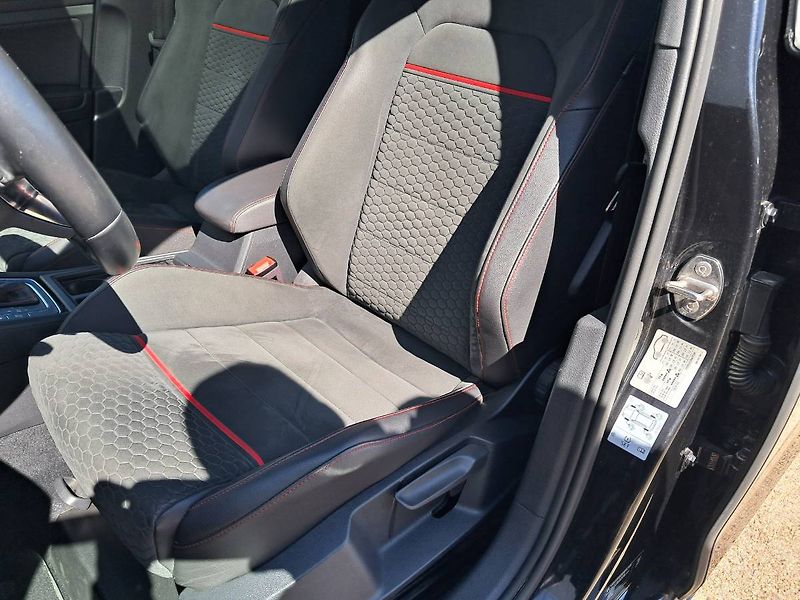 Volkswagen Golf (2018) GTI PERFORMANCE 2.0 TSI DSG7 - fotka 25 z 32