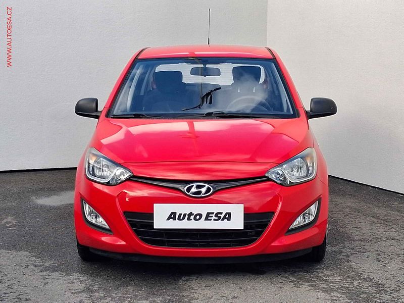 Hyundai i20 (2013) 1.2i, ČR, Klima - fotka 2 z 13