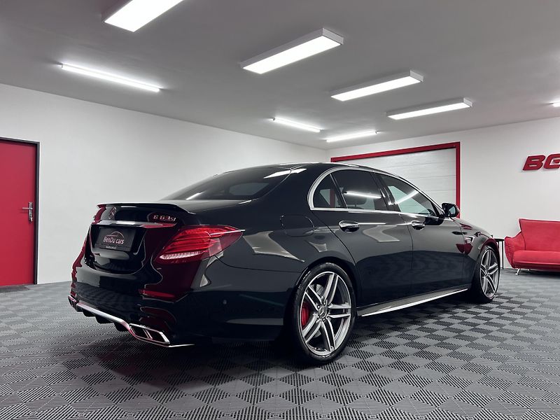 Mercedes-Benz Třídy E E 63s AMG, 4.0i 450 kW 113 Tkm - fotka 7 z 57