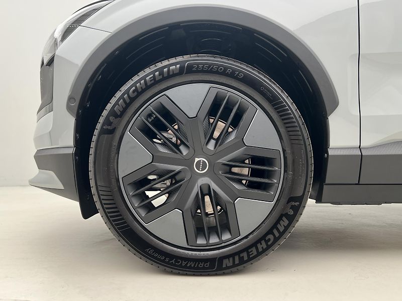 Volvo EX30 CC P5 RWD LONG RANGE PLUS - fotka 15 z 47