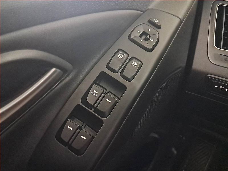 Hyundai ix35 (2015) 1.7 CRDi, Kůže, Tempomat - fotka 16 z 17
