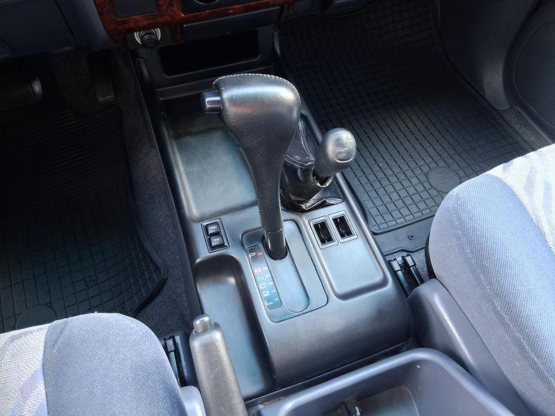 Toyota Land Cruiser 3.0 TD GX 4x4 92 kW  - fotka 15 z 24
