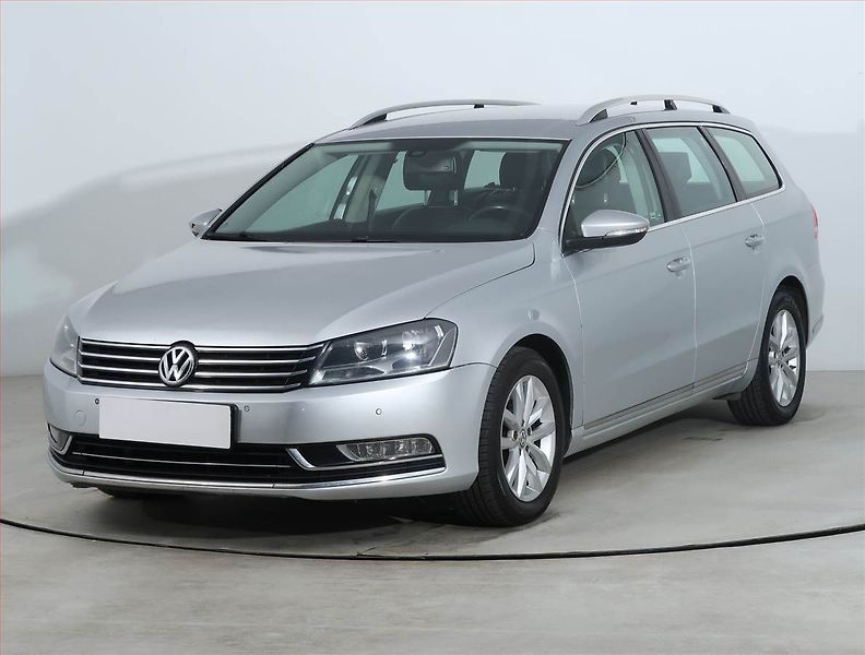 Volkswagen Passat (2014) 2.0 TDI, Automat, Navi - fotka 2 z 23