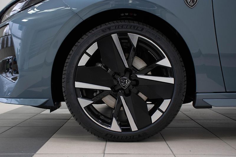 Peugeot 308 SW GT Hybrid 145 e-DCS6 - fotka 17 z 17