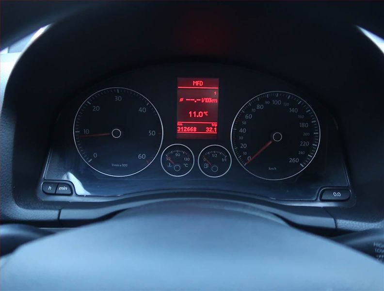 Volkswagen Golf (2009) 1.9 TDI, nová STK, Klima - fotka 11 z 14