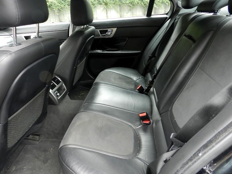 Jaguar XF 3.0d V6 177 kW NEPOJÍZDNÉ - fotka 9 z 14