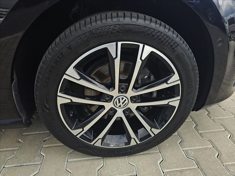 Volkswagen Golf VII 1,4TSi 92KW CUP NAVI - fotka 40 z 46