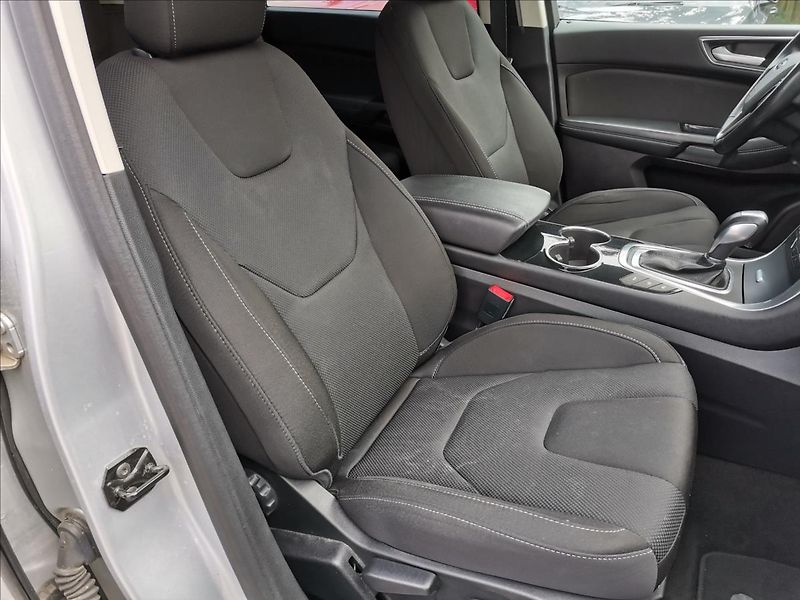 Ford S-MAX 2,0 TDCi 132kW Titanium 7-míst - fotka 12 z 18