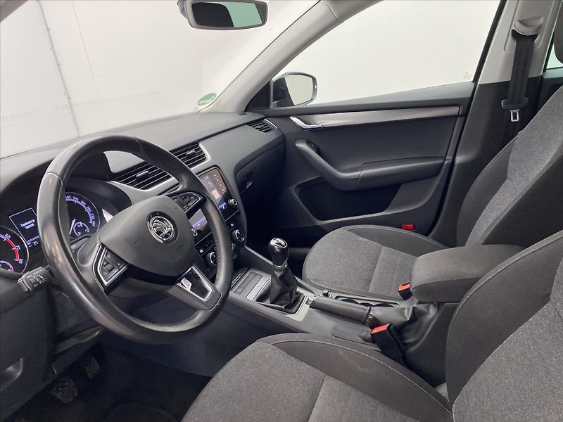 Škoda Octavia 1,5 TSI 110kW Ambition - fotka 5 z 28