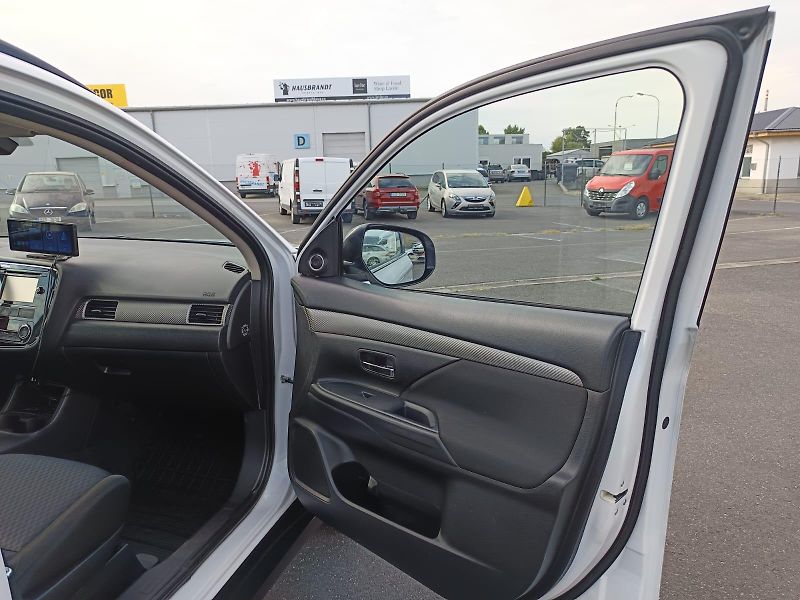 Mitsubishi Outlander (2013) - fotka 15 z 24