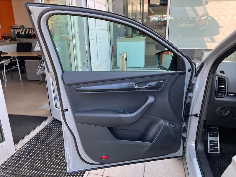 Škoda Karoq 2.0 TDi 110 kW SPORTLINE 4X4 D - fotka 21 z 30