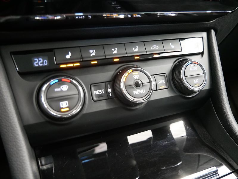 Škoda Superb - fotka 23 z 29