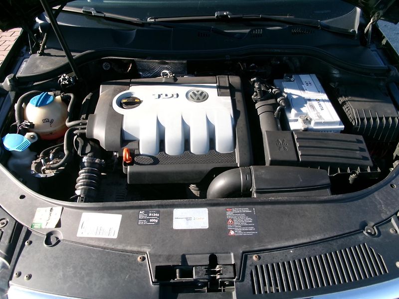 Volkswagen Passat (2007) 2,0TDI 103kW AC TEMP HF - fotka 23 z 25