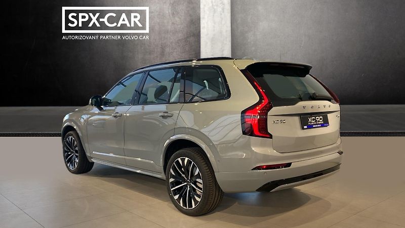 Volvo XC90 (2026) PLUS DARK, T8 AWD, 228+107 kW - fotka 4 z 14