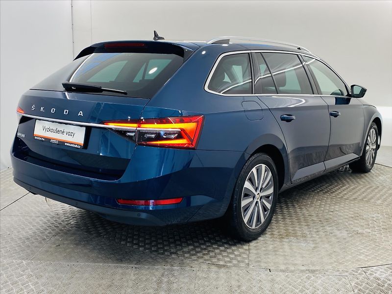 Škoda Superb 2,0 TDI 110kW DSG Style - fotka 2 z 25