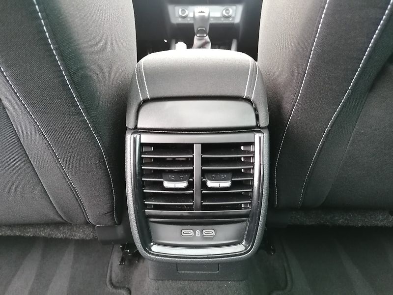 Škoda Scala (2021) 1.5 TSi MONTE CARLO 110kW,Pano - fotka 19 z 29