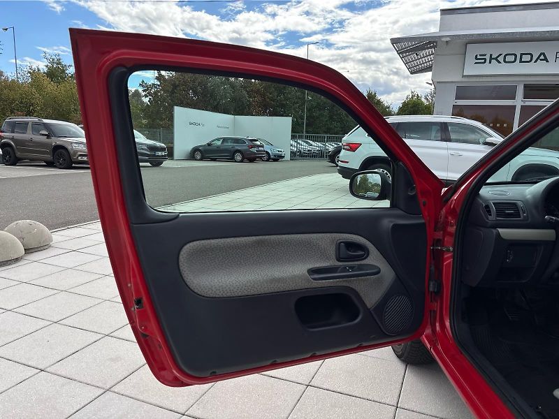 Renault Clio 1,2i 43kW - fotka 18 z 21