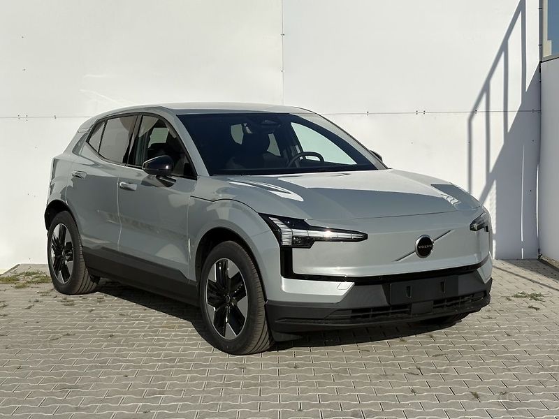 Volvo EX30 PLUS P5 Long Range Electric 20 - fotka 4 z 25