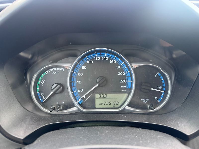 Toyota Yaris (2016) HYBRID 1,5 54 KW STK AUTOMAT - fotka 14 z 36