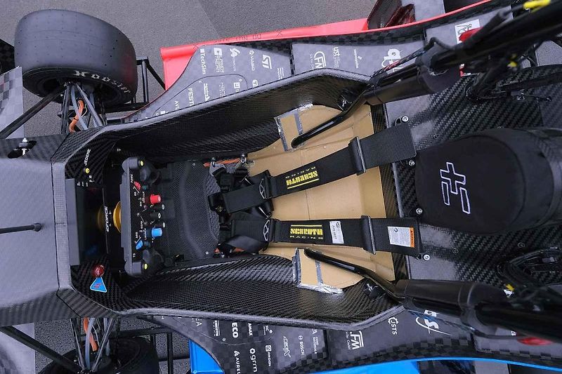 Slavnostní odhalení nové elektroformule CTU.25 studentského týmu eForce Prague Formula. loď Grand Bohemia, Dvořákovo nábřeží, Praha 1