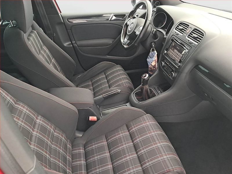 Volkswagen Golf (2010) 2.0 GTI, Serv.kniha, Xenony - fotka 9 z 17