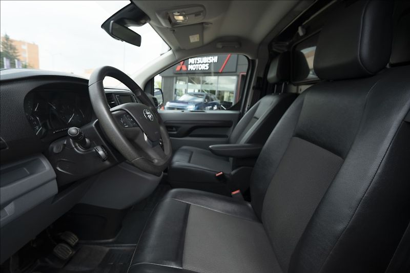 Toyota ProAce 2,0 D-4D NAVI VÝHŘEV 1. MAJ ČR - fotka 16 z 30