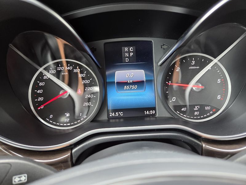 Mercedes-Benz Třídy V (2023) 300d 4M AVG AMG TOPvýbava 1m - fotka 23 z 49