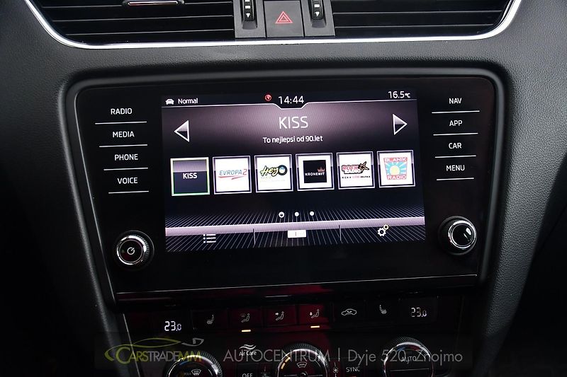 Škoda Octavia 1,6 TDI DSG STYLE & DYNAMIC - fotka 32 z 53