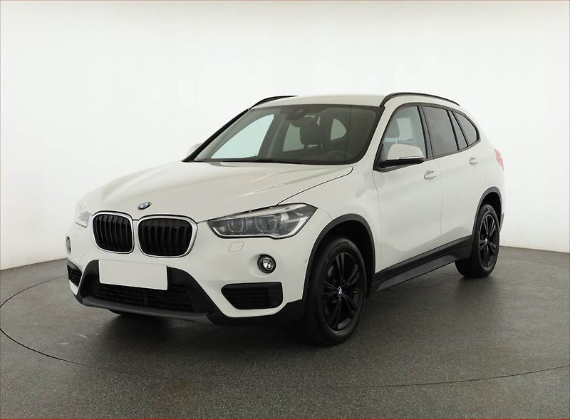 BMW X1 (2016) sDrive18d, Automat, Serv.kniha - fotka 2 z 20