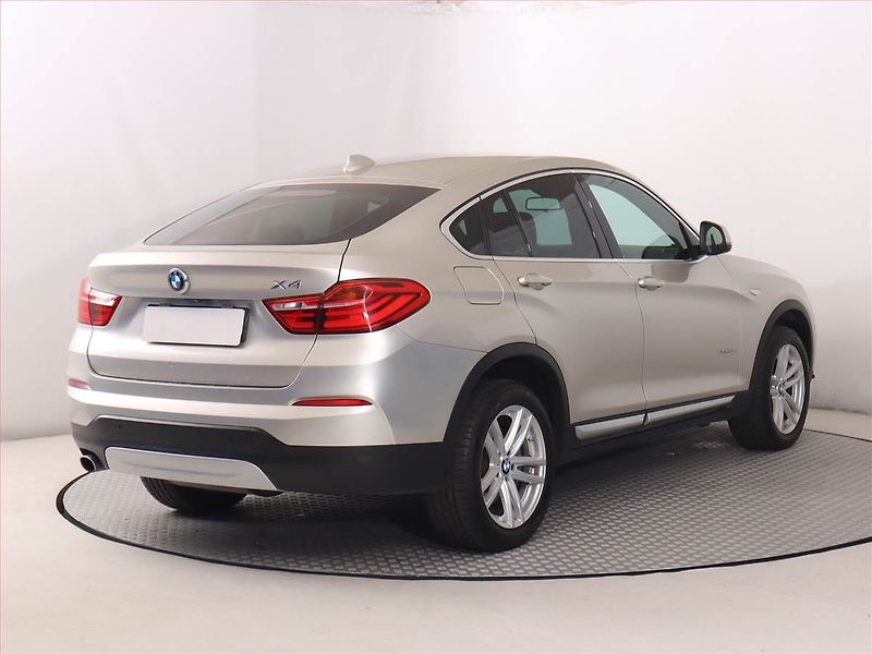BMW X4 (2019) xDrive20d - fotka 5 z 22