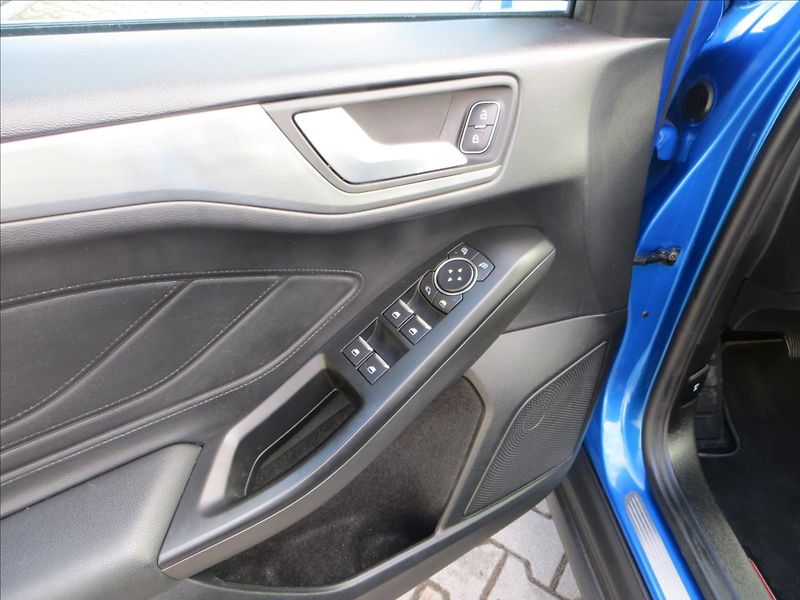 Ford Focus 1,0 EcoBoost 114kW Titanium ČR - fotka 11 z 25