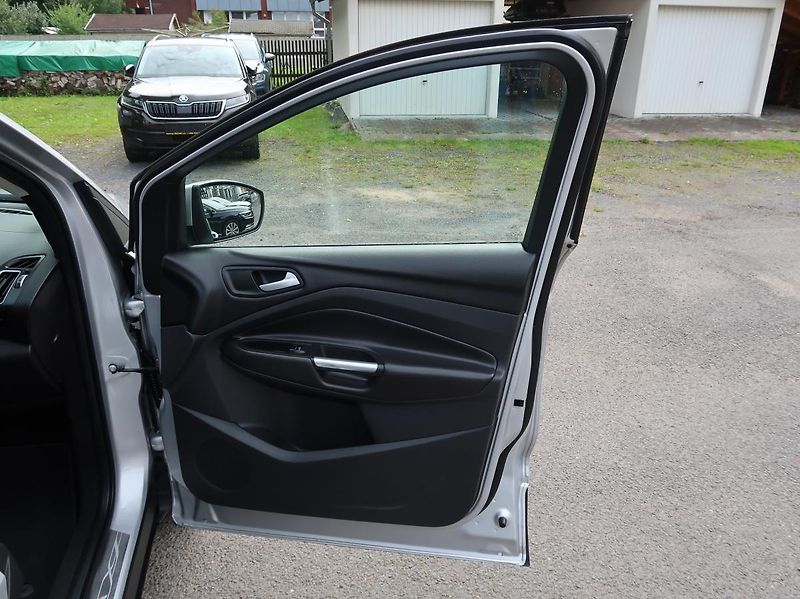 Ford Kuga (2018) 2,0TDCi,110kw,AP,4x4,18ALU - fotka 29 z 36