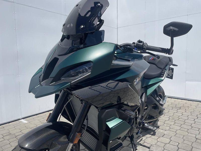 BMW (2026) M 1000 XR - fotka 8 z 13