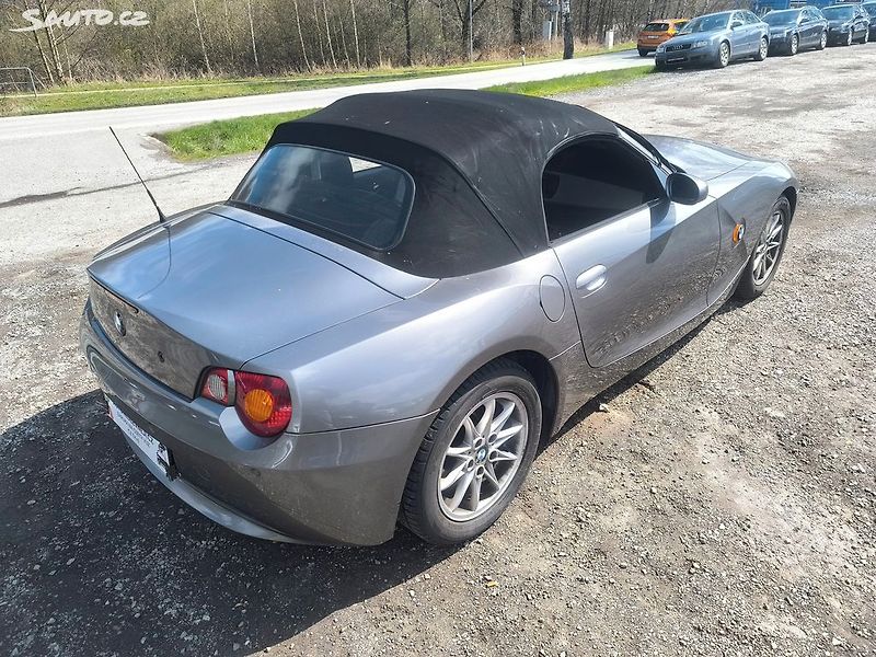BMW Z4 6V,KRÁSNÁ,VÝBAVA,ALU,+HARDTOP - fotka 15 z 33