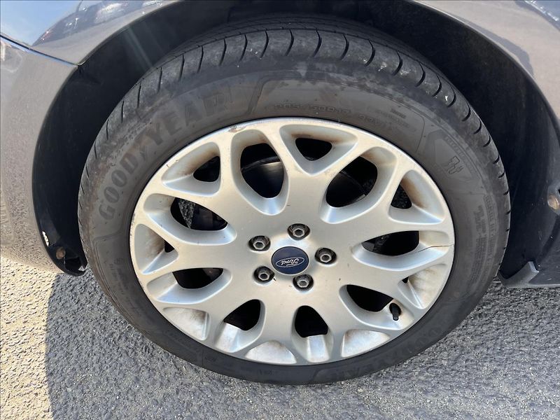 Ford Focus 1,8 i KLIMA 2x KOLA VYHŘ. OKNO - fotka 32 z 37