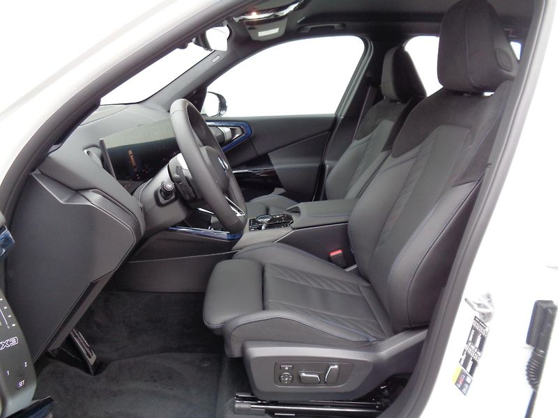 BMW X3 xDrive 30e M Sport - fotka 8 z 26