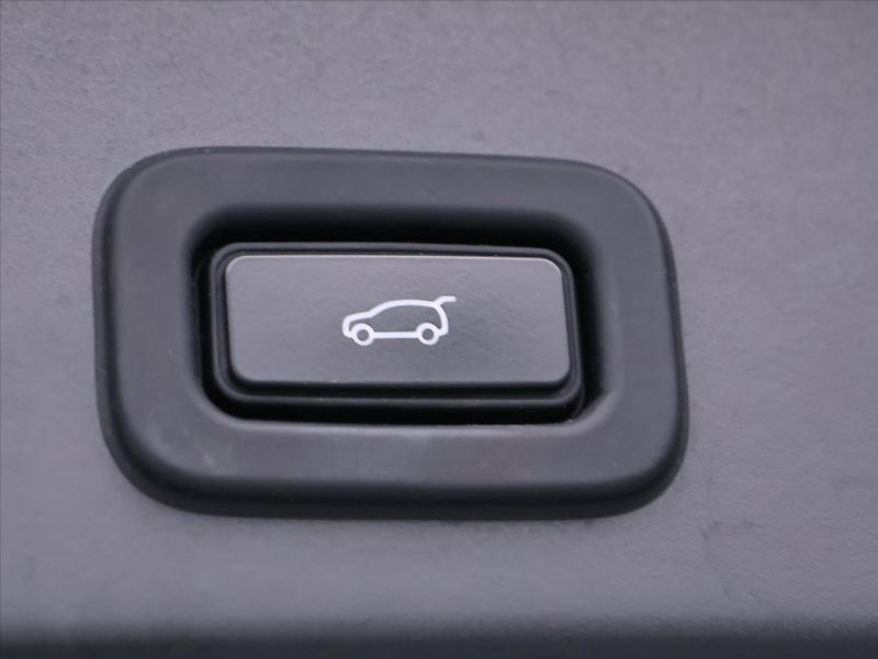 Land Rover Range Rover Evoque 2,0 R-Dynamic 4WD 120kW - fotka 10 z 32