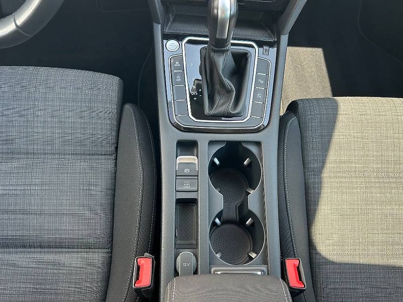 Volkswagen Passat Business 2,0 TDI 4M DSG - fotka 10 z 30