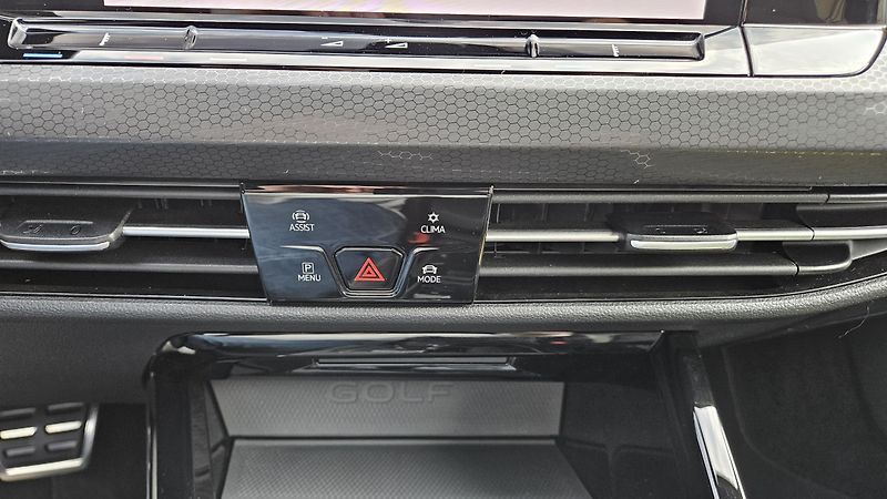 Volkswagen Golf (2023) GTI 2.0TSI 180kW DSG - fotka 31 z 36