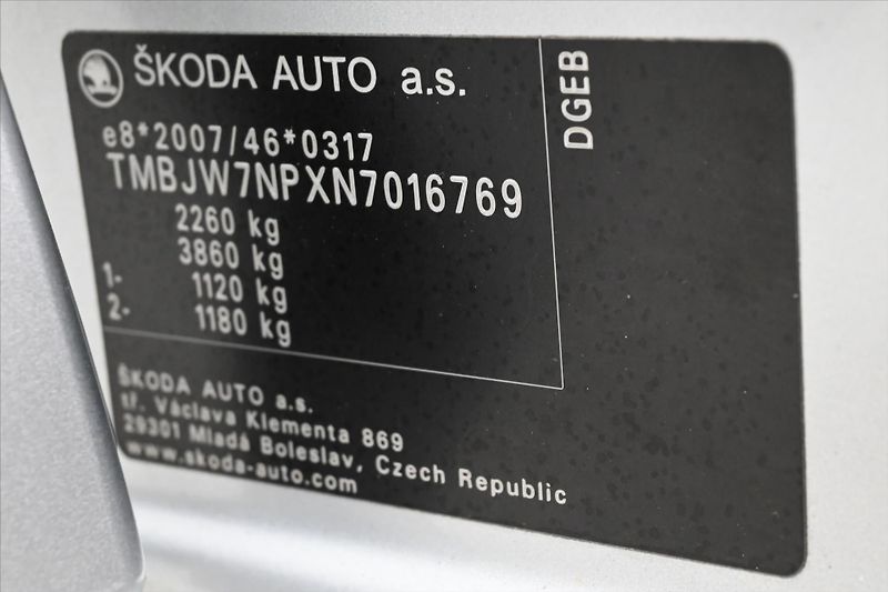 Škoda Superb 1,4 TSI iV 160KW DSG Ambition - fotka 12 z 31