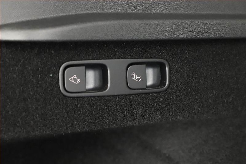Tesla Model Y (2024) Long Range AWD 79kWh, SoH 95% - fotka 13 z 20