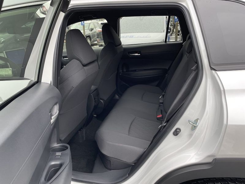 Toyota Corolla Cross 1.8 Hybrid Style ODBĚR 12/2026 - fotka 14 z 29