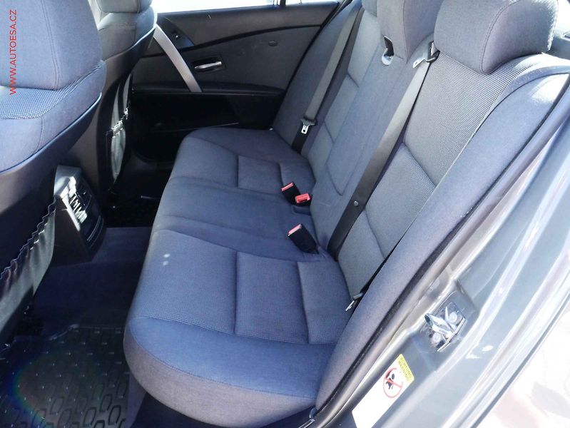 BMW Řada 5 (2005) 2.5i, ČR, AC, xenon - fotka 10 z 15