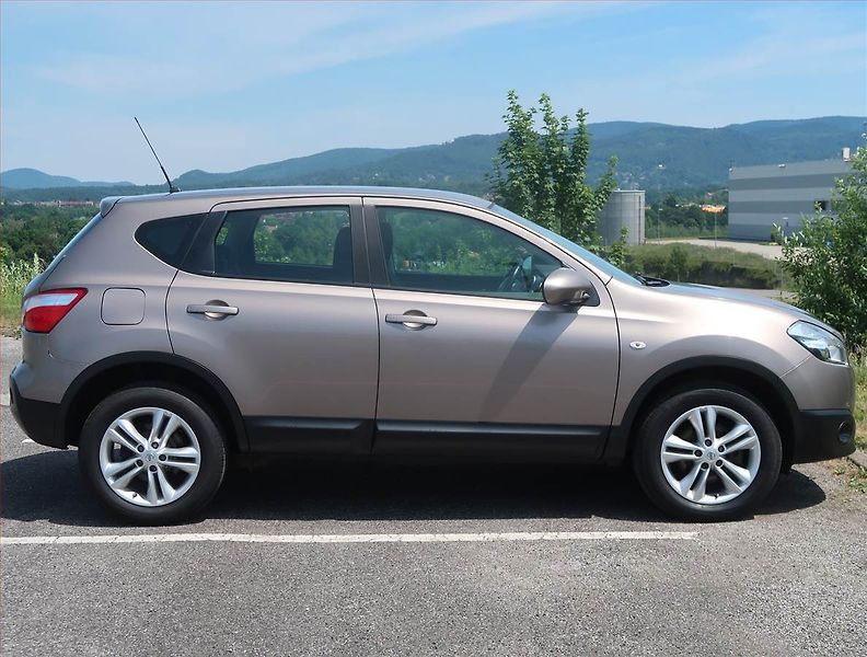 Nissan Qashqai (2012) 1.6 dCi, Serv.kniha, Navi - fotka 6 z 18
