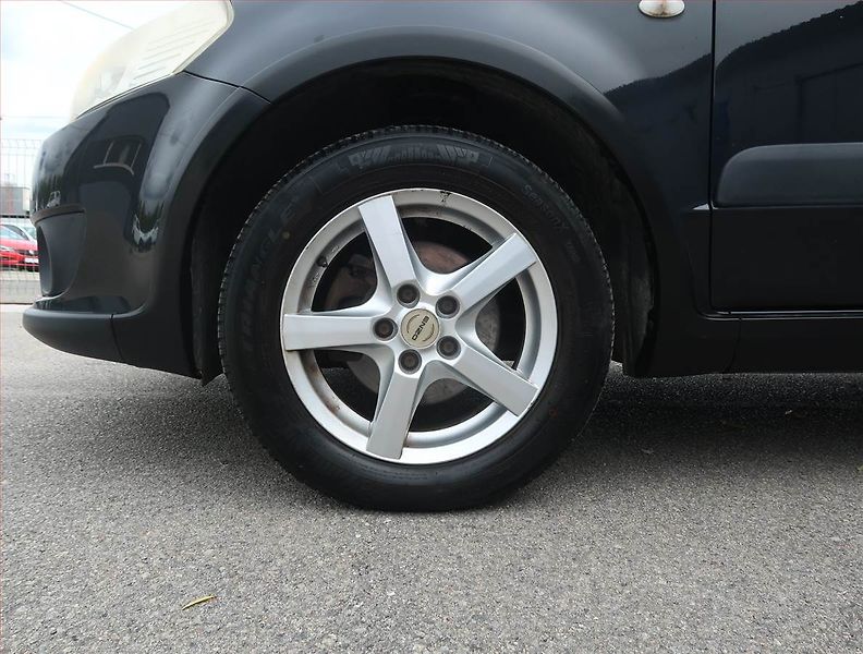 Suzuki SX4 (2009) 1.9 DDiS, 4X4, Serv.kniha - fotka 14 z 17