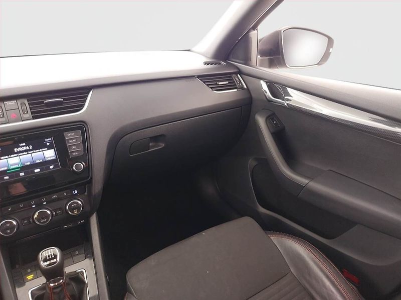 Škoda Octavia (2014) RS 2.0 TSI, Bi-Xenony - fotka 8 z 22